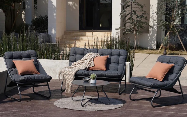 Choosing the Best Material for Outdoor Furniture: Why Metal Outshines the Rest